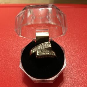 A cluster ring art deco.